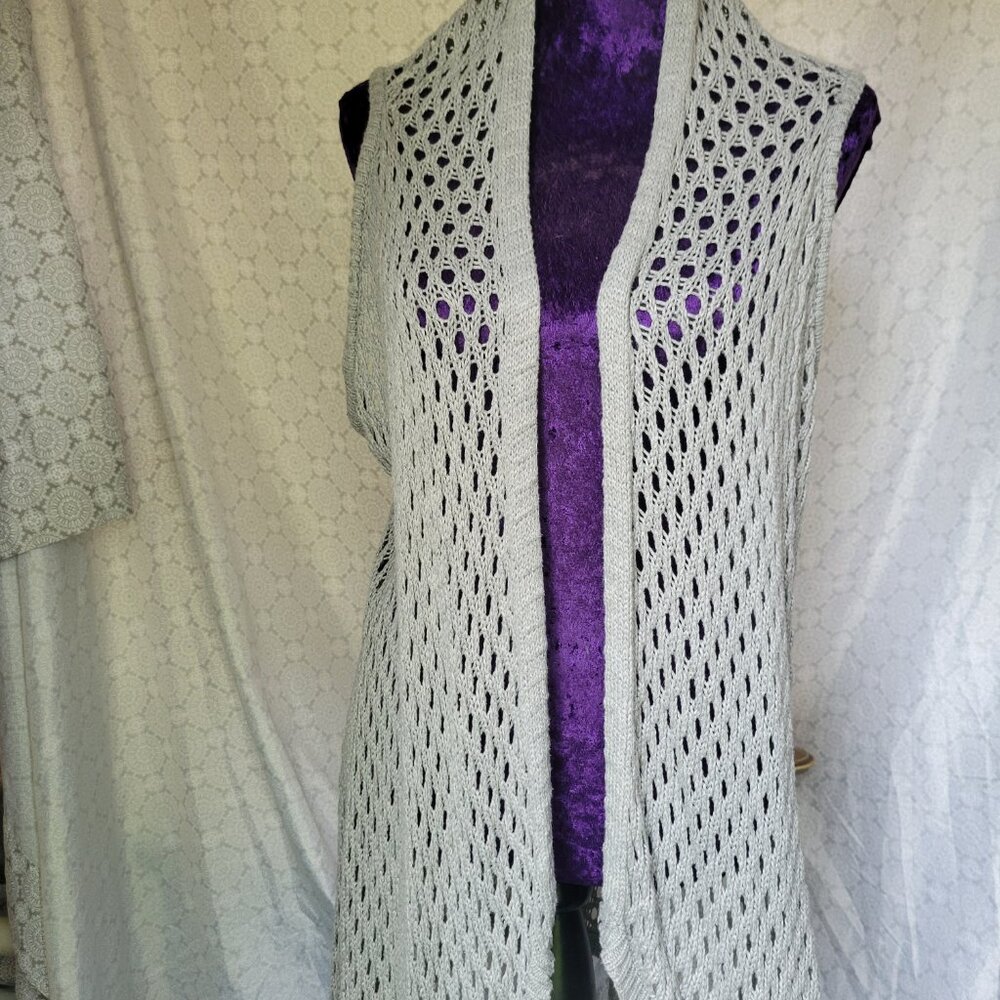 Apostrophe Grey Crochet No Sleeve Sweater  Size Lrg